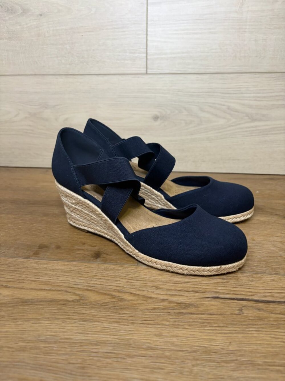 Easy Street Pari Navy Canvas Slip On Comfort Sneakers 7.5M
